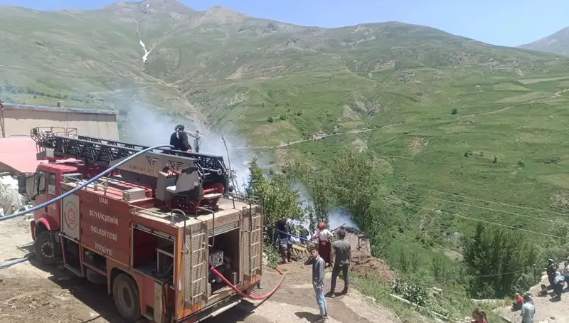 Van'da Ev Yangınında Küçük Çocuğun Hayatını Kaybetmesi Üzgün Karşılandı