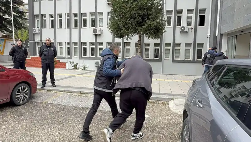 10 Bin Sentetik Ecza Hap Ele Geçirildi: 20 Şüpheli Gözaltına Alındı