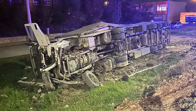 TIR Kazası Şok Etti: 6 Yaralı, Olay Yeri İnceleme Devam Ediyor