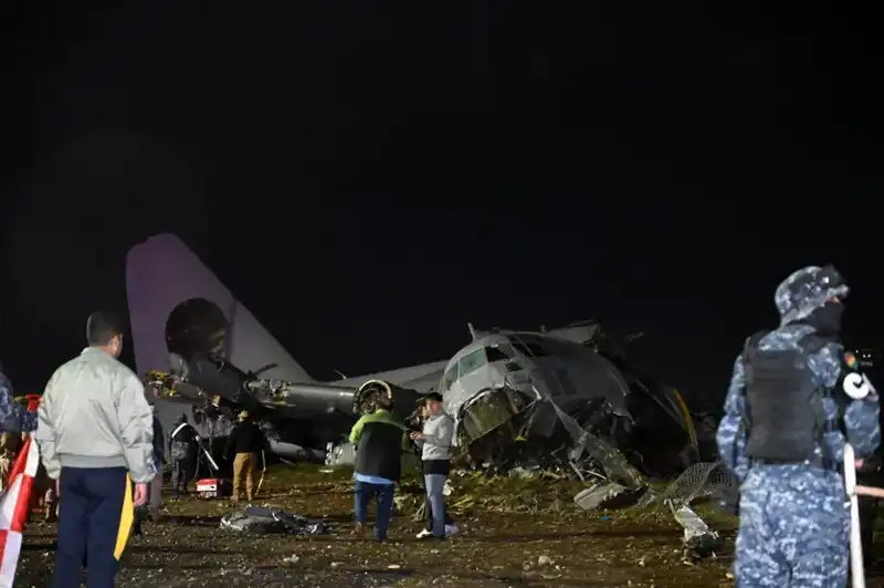 Bolivya'da Askeri Uçak Düştü: Para Taşıyan Uçak Kazası Detayları