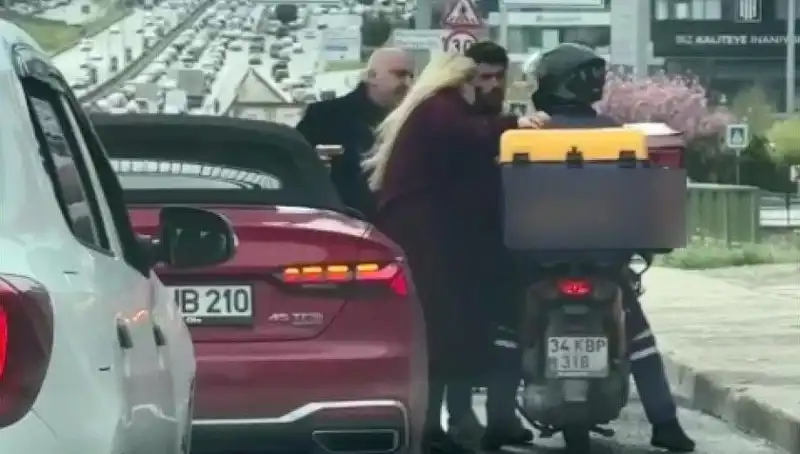 D-100'de Motorlu Kurye Krizi: Silahlı Tehdit ve Korku Dolu Anlar