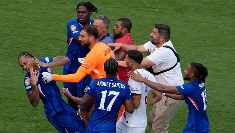 Dev Final Sonrası Staff ve Oyuncular Arasında Şok Yumruklu Kavga