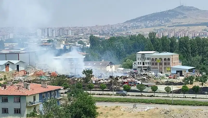 Otluk Alanda Başlayan Yangın, Depoyu Kül Etti: Detaylar ve Nedenler