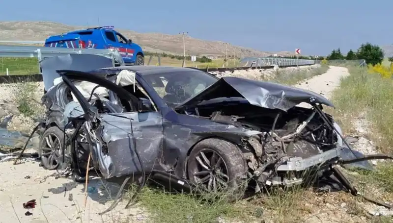 Sivas’ta Feci Kazalar: İki Ayrı Trafik Kazasında 9 Kişi Yaralandı