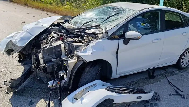 Çanakkale'de Korkutan Trafik Kazası: 2 Yaralı, Olay Anı Kameralarda!