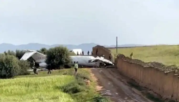 Pistten Çıkan Uçak, Yıkıcı Çarpma ile Duvara Sıçradı!