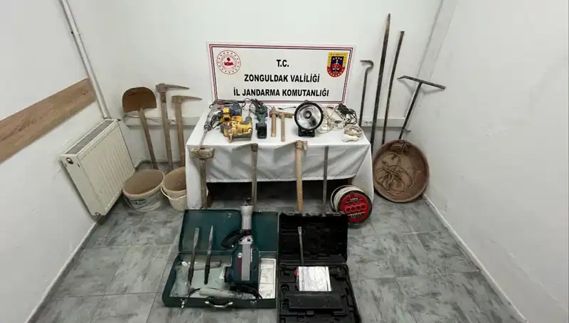 Çaycuma'da Kaçak Kazı Yapan 5 Kişi Yakalandı! Operasyonun Detayları Şaşırtıyor!